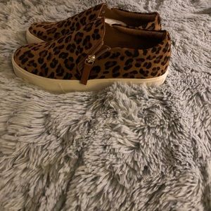 Women’s brand new shoes.